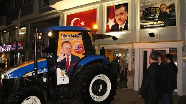 Seçim Traktörü, Görenleri Şaşırttı