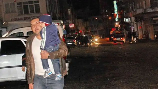  Simav'da Deprem Vatandaşları Sokağa Döktü 