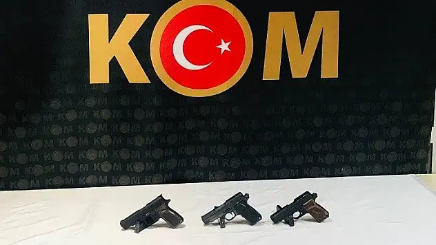 Sırt çantasında 3 tabanca bulunan kişi gözaltına alındı