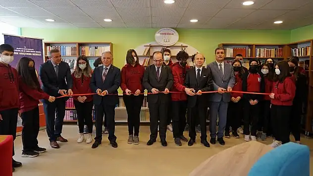 Sosyal bilimler lisesinde 'Atatürk Kitaplığı' oluşturuldu