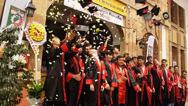 Taş Mektep, 145'inci Mezunlarını Verdi