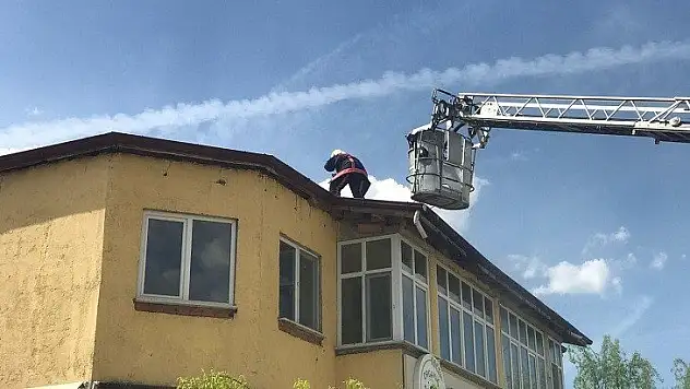 Taşköprü'de bir fırının çatısı yangında zarar gördü