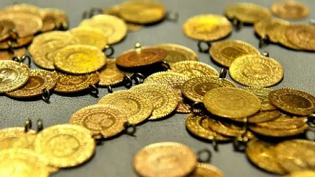 Telefon dolandırıcılarına kanan kadın, altınlarını elleriyle teslim etti