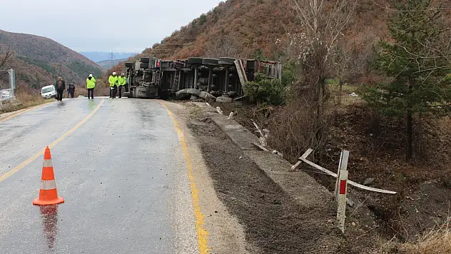 Tır kazası! Sürücüsü yaralandı
