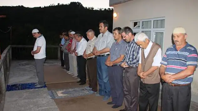 Topallı'da 'İmam alma' geleneğiyle her akşam ayrı bir evde iftar veriliyor