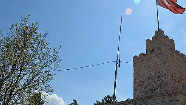 Tosya Kalesi yıkılacağı günü bekliyor