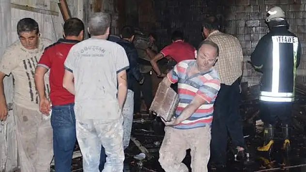 Tosya'da Marangoz Dükkanında Yangın: 2 Yaralı