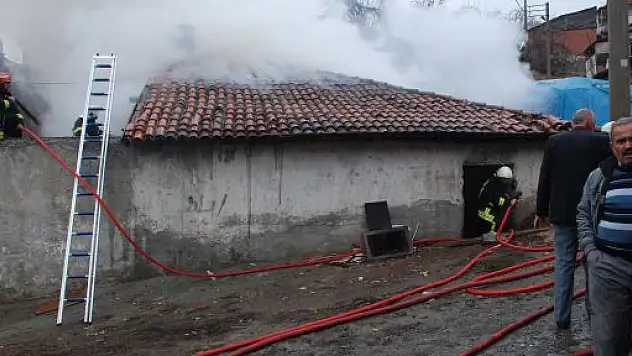Tosya'da Tarihi Tekke Hamamı'nda Yangın