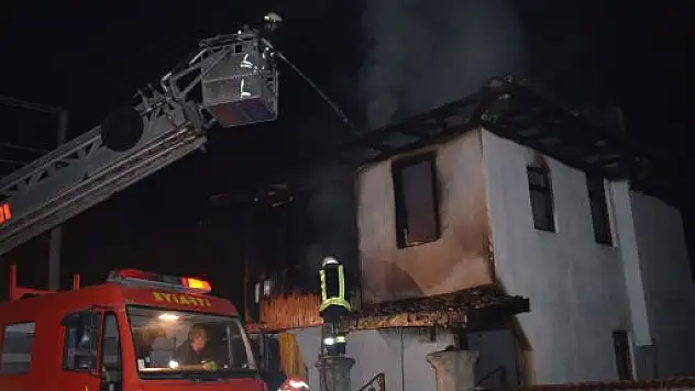 Tosya'da Yangın 1 Ölü, 1 Yaralı