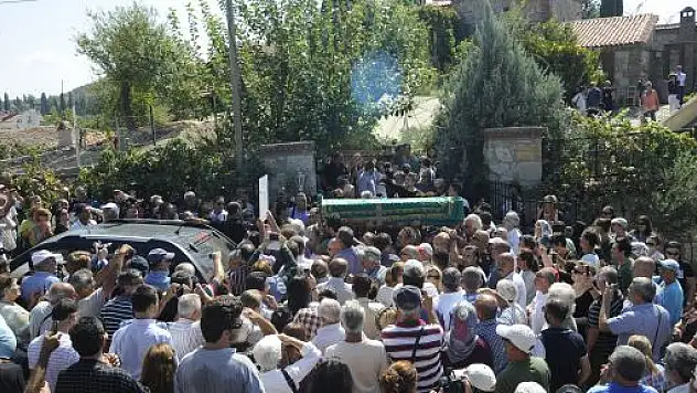 Tuncel Kurtiz toprağa verildi