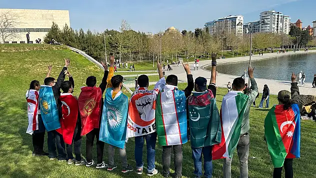 Türk gençlerinden Türk Birliği'ne selam var