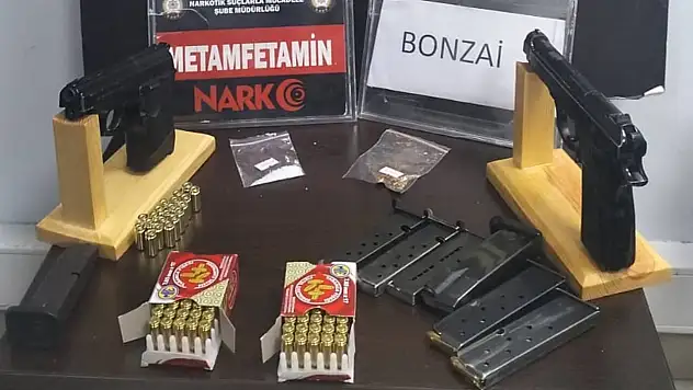 Uyuşturucu ve ruhsatsız tabanca yakalandı