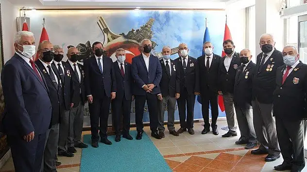 Vali Çakır, gazi ve şehit aileleri derneklerini ziyaret etti