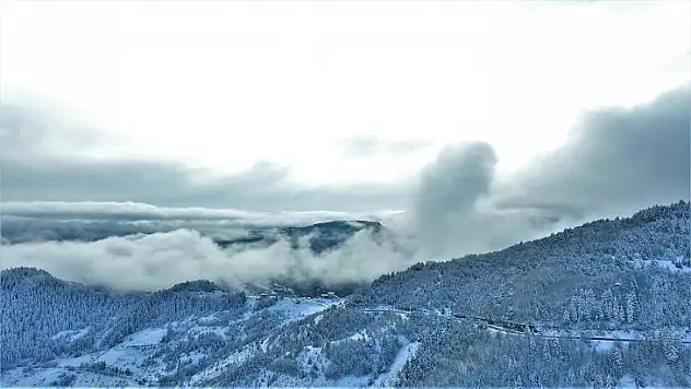 Yaralıgöz Dağı karla buluştu