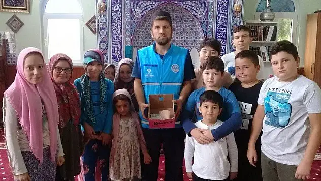 Yaz Kur'an kursu öğrencileri harçlıklarını Erva için bağışladı