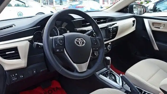 Yeni Corolla dünyada ilk kez Türkiye'deki sahiplerine teslim edildi