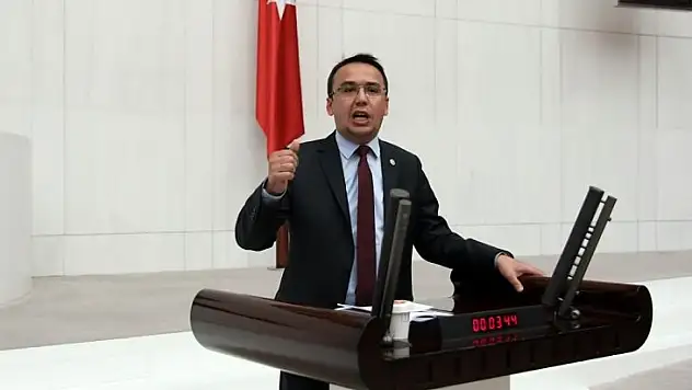 Yıkılan köprü ve bozulan yolları Meclis'e taşıdı