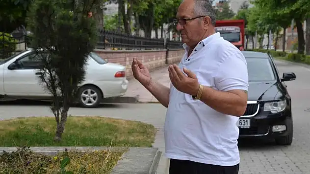 Yol ortasındaki türbe 37 senedir konuşuluyor