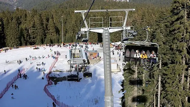 Yurduntepe Kayak Merkezi'nde hafta sonu yoğunluğu