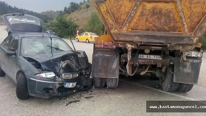 Kamyon İle Otomobil Çarpıştı: 5 Yaralı