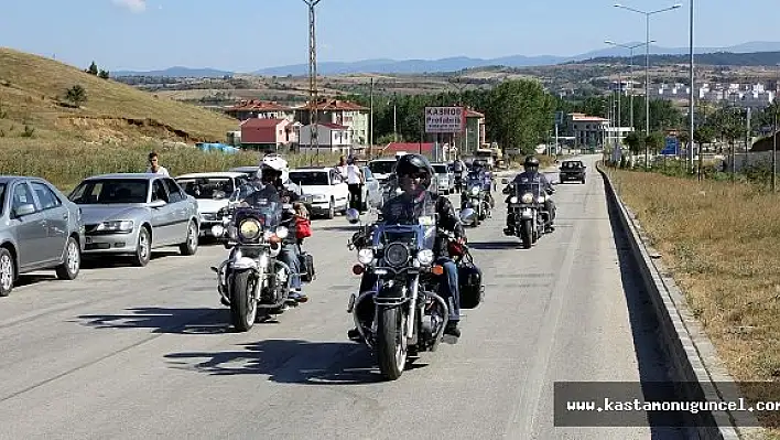 Korna Çalarak Terörü Protesto Ettiler