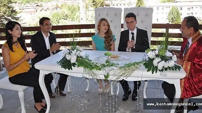 Nikahlarını Aşıklar Köprüsü'nde Kıydılar