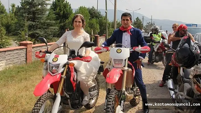 Polis gelin damattan motosiklet turu