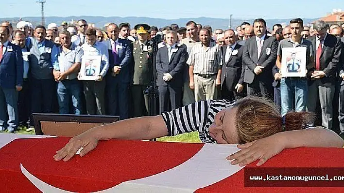 Şehit İlker Narin'i Binlerce Vatandaş Uğurladı