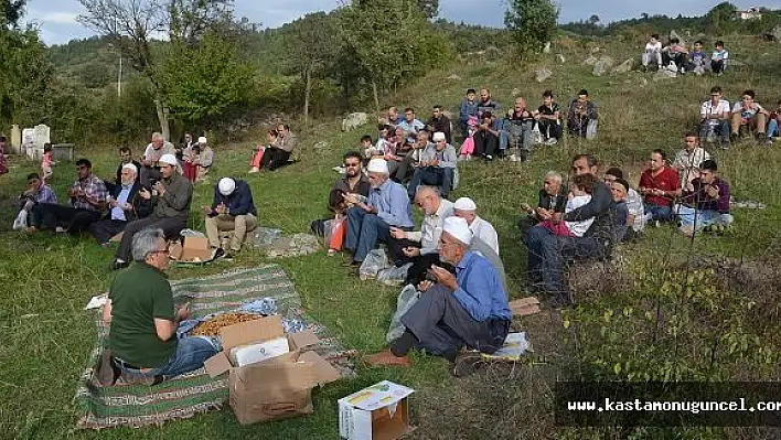 Bayram arefesi mezarlıklara ziyaretçi akını