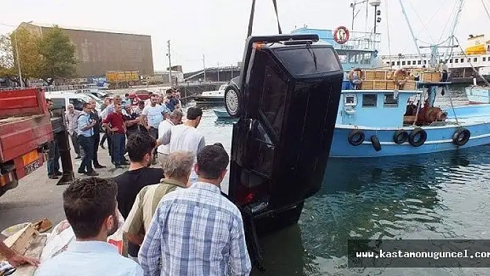 İnebolu'da Otomobil Denize Uçtu