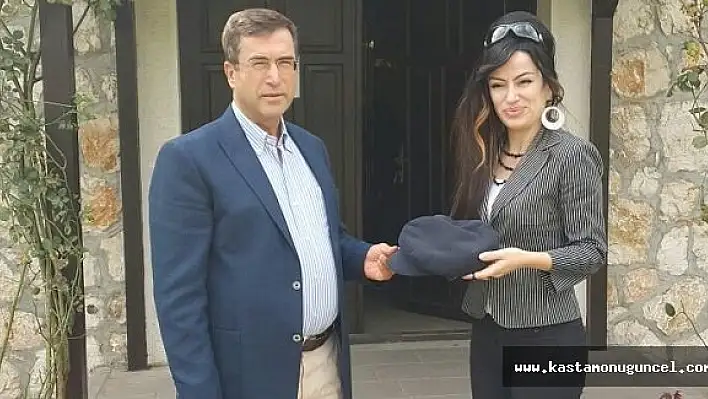 Enis Yeter, Şapkasını Şapka Müzesine Bağışladı
