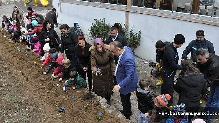 Bisiklet Yolu, Minik Ellerle Yeşeriyor