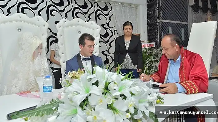 Bu Yaz 696 Çift Mutluluğa 'Evet' Dedi