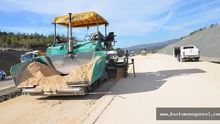 Hanönü'de Bölünmüş Yol Çalışmaları Devam Ediyor