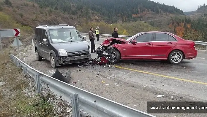 Küre'de İki Araç Kafa Kafaya Çarpıştı: 1 Yaralı