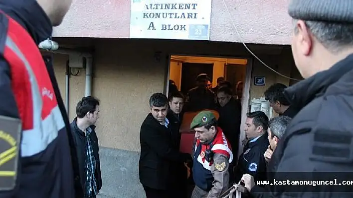 Babasını Öldürdü: 3 Kişiyi Yaralayıp İntihar Etti