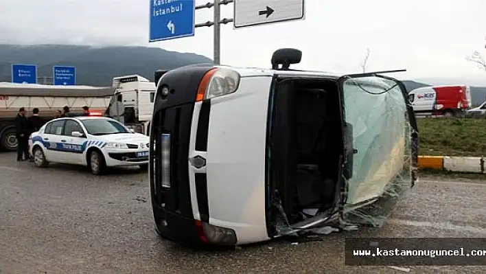 TIR'ın Çarptığı Öğrenci Servisi Devrildi: 16 Yaralı