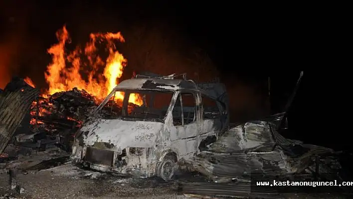 Minibüs, Ambar ve Traktör Alev Alev Yandı