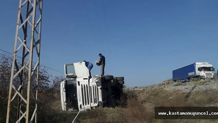 Tır Sürücüsü Direksiyon Başında Uyudu