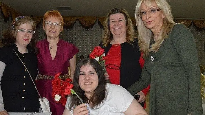 Cumhuriyet Kadınları 'Yılın Annesini' Seçti