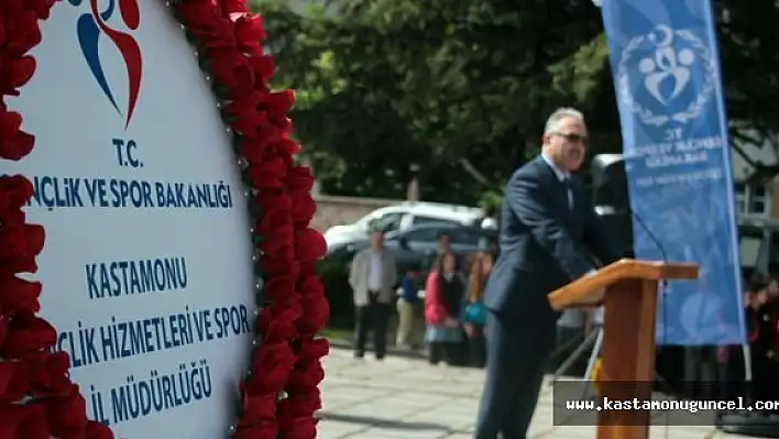 Gençlik Haftası Çelenk Sunuma Töreni