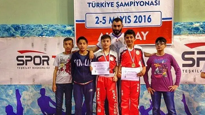 Okullararası Kick Boks'tan 2 Madalya
