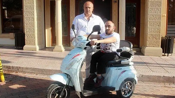 Başkan Arslan'dan elektrikli mobilet