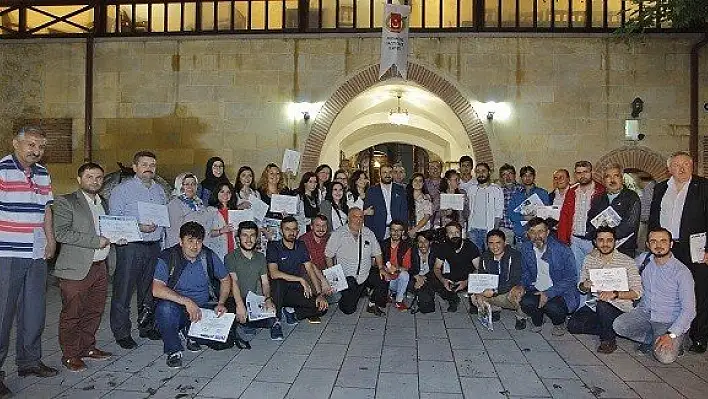 Gazetecilik ve Medya Eğitimi belgeleri dağıtıldı