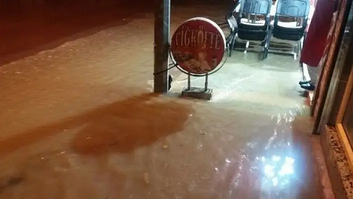 Cide sele teslim oldu, işyeri ve evleri su bastı