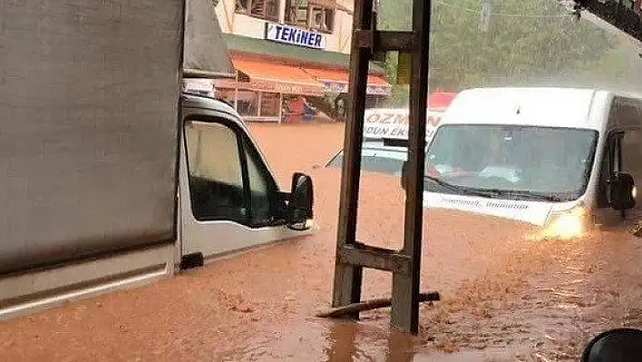 Cide'de sel nedeniyle çok sayıda bina çöktü