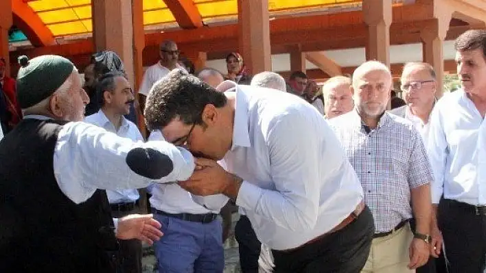 Asırlık bayram pilavı geleneği devam ediyor