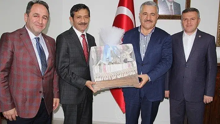 Bakan Arslan: 'Ilgaz Tüneli'ni Aralık'ta açacağız'