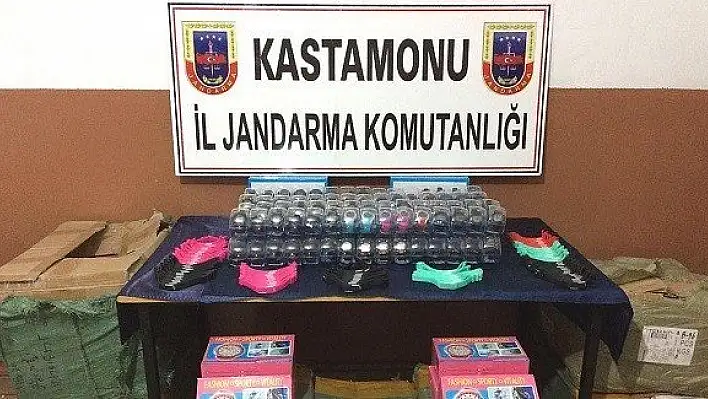 Kastamonu'da 7 bin 600 adet kaçak kol saati ele geçirildi
