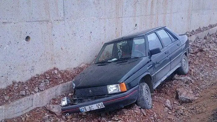 Mıcıra kapılan araç sürücüsü yaralandı